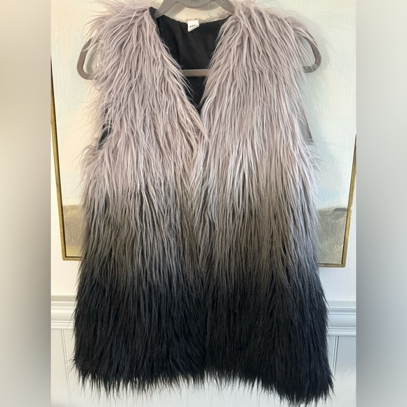TOKYO DARLING Faux Fur Ombré Colorblock Vest Grey Black Size S/M - Picture 2 of 8
